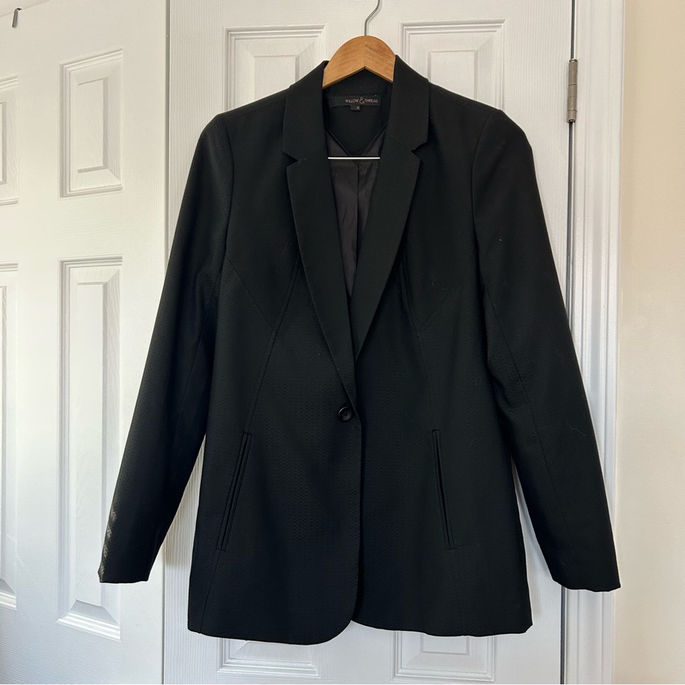 Willow & Thread Tailored Black Blazer